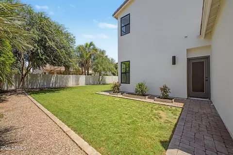 Exterior - 2950 E Comstock Dr, Gilbert, AZ 85296 photo 5 of 8