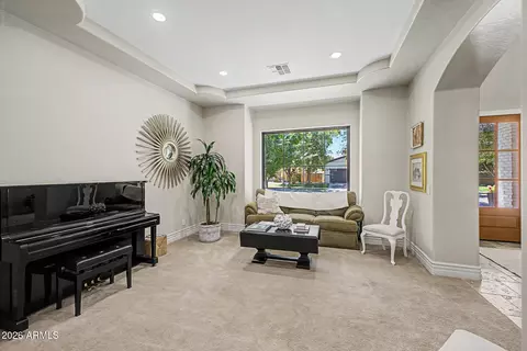 Living - 2950 E Comstock Dr, Gilbert, AZ 85296 photo 1 of 2