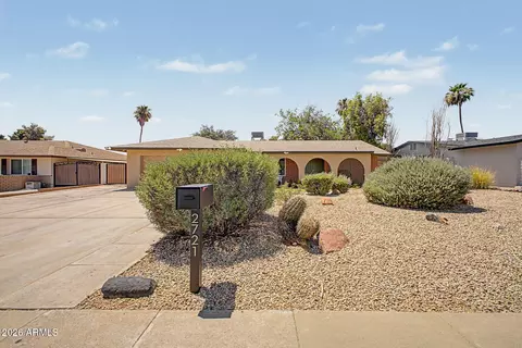 2721 E Cannon Dr, Phoenix, AZ 85028
