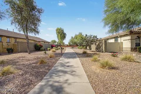 Exterior - 1076 Euclid Ave, Gilbert, AZ 85297 photo 12 of 13