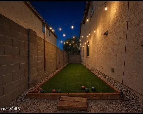 Exterior - 1076 Euclid Ave, Gilbert, AZ 85297 photo 7 of 11