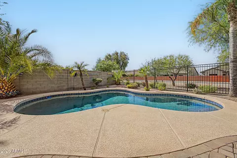 Exterior - 1076 Euclid Ave, Gilbert, AZ 85297 photo 2 of 13
