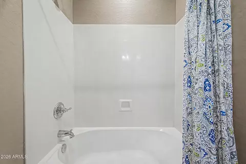 Bath - 1076 Euclid Ave, Gilbert, AZ 85297 photo 6 of 7