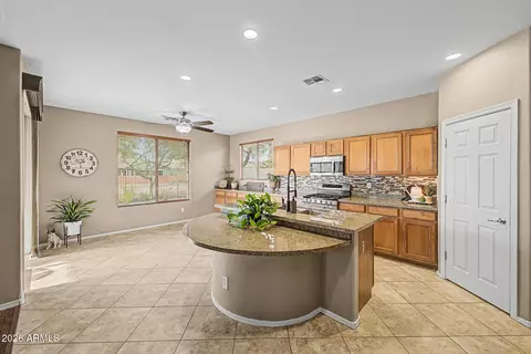 Kitchen - 1076 Euclid Ave, Gilbert, AZ 85297 photo 3 of 3