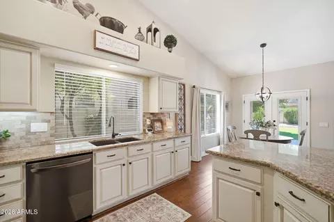 Kitchen - 2149 E Drake Ct, Gilbert, AZ 85234 photo 6 of 7