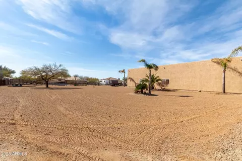 Exterior - 205 E Irvine Rd, Phoenix, AZ 85086 photo 10 of 12