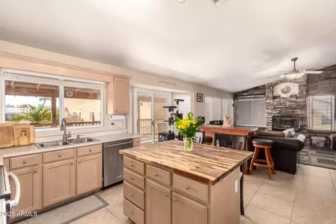 Kitchen - 205 E Irvine Rd, Phoenix, AZ 85086 photo 2 of 4