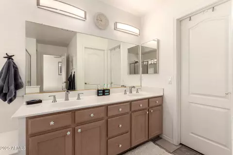 Bath - 205 E Irvine Rd, Phoenix, AZ 85086 photo 1 of 3