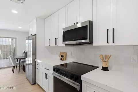 Kitchen - 735 E Vaughn Dr, Tempe, AZ 85283 photo 1 of 6
