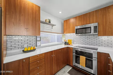 Kitchen - 1145 E Whitton Ave #1007, Phoenix, AZ 85014 photo 2 of 3