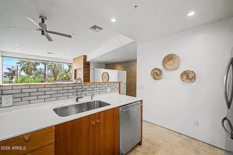Kitchen - 1145 E Whitton Ave #1007, Phoenix, AZ 85014 photo 3 of 3