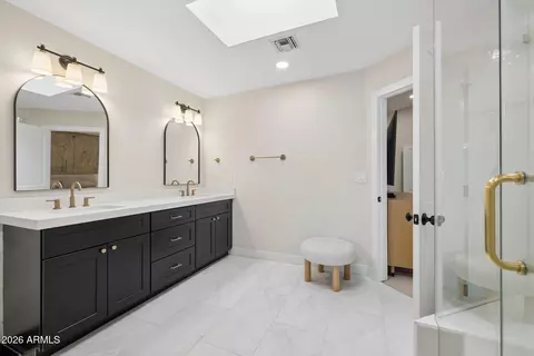 Bath - 1911 E Clipper Ct, Gilbert, AZ 85234 photo 3 of 5