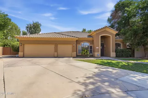 Exterior - 1561 E Saratoga Ct, Gilbert, AZ 85296 photo 1 of 8