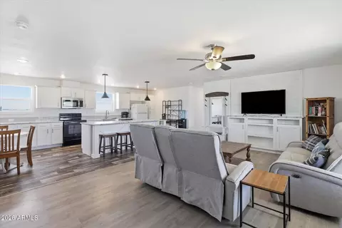 833 W Tepee St, Apache Junction, AZ 85120 photo 2