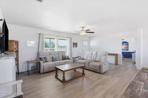 833 W Tepee St, Apache Junction, AZ 85120 photo 9