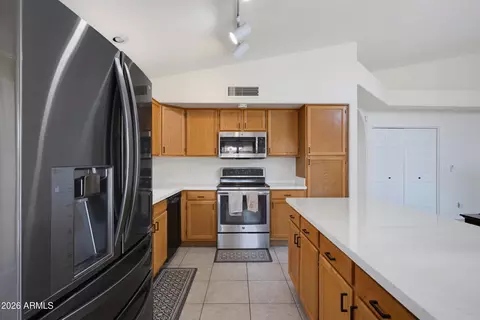 Kitchen - 2458 E Cathedral Rock Dr, Phoenix, AZ 85048 photo 3 of 6