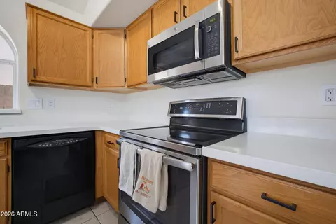 Kitchen - 2458 E Cathedral Rock Dr, Phoenix, AZ 85048 photo 2 of 6