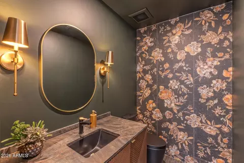 Bath - 2801 Elm St, Phoenix, AZ 85016 photo 1 of 9