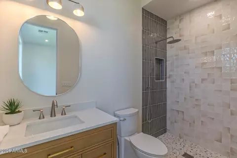 Bath - 2801 Elm St, Phoenix, AZ 85016 photo 7 of 9