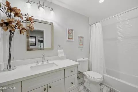 Bath - 2209 E Windsor Ave, Phoenix, AZ 85006 photo 1 of 5