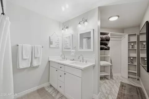 Bath - 2209 E Windsor Ave, Phoenix, AZ 85006 photo 3 of 5