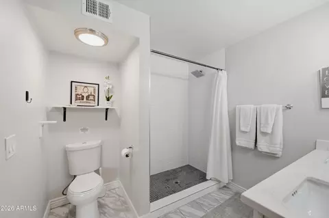 Bath - 2209 E Windsor Ave, Phoenix, AZ 85006 photo 2 of 5