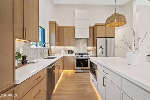Kitchen - 3921 E Sahuaro Dr, Phoenix, AZ 85028 photo 4 of 6