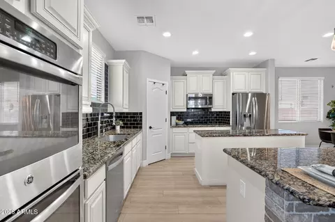 Kitchen - 2183 E La Costa Dr, Gilbert, AZ 85298 photo 5 of 7
