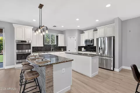 Kitchen - 2183 E La Costa Dr, Gilbert, AZ 85298 photo 2 of 7