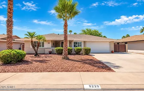 9220 W Pineridge Dr, Sun City, AZ 85351