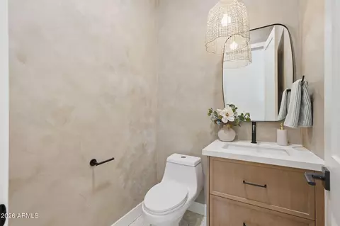 Bath - 3531 N 34th St, Phoenix, AZ 85018 photo 6 of 6