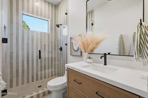 Bath - 3531 N 34th St, Phoenix, AZ 85018 photo 4 of 6