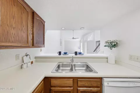Kitchen - 27 E Betty Elyse Ln, Phoenix, AZ 85022 photo 4 of 5