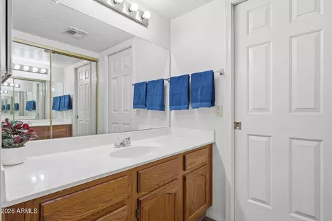 Bath - 27 E Betty Elyse Ln, Phoenix, AZ 85022 photo 1 of 7