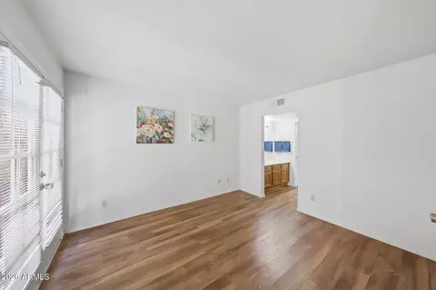 Living - 27 E Betty Elyse Ln, Phoenix, AZ 85022 photo 7 of 7