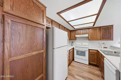 Kitchen - 27 E Betty Elyse Ln, Phoenix, AZ 85022 photo 3 of 5