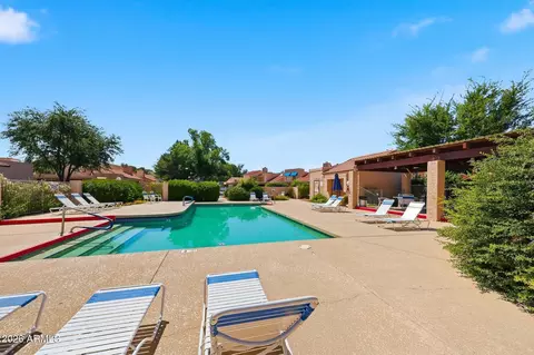 Exterior - 27 E Betty Elyse Ln, Phoenix, AZ 85022 photo 6 of 7