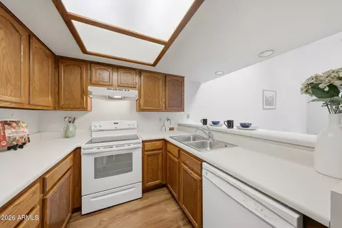 Kitchen - 27 E Betty Elyse Ln, Phoenix, AZ 85022 photo 1 of 5