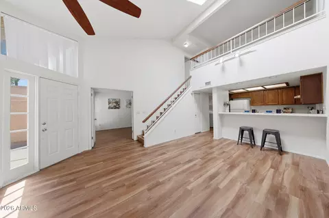 Living - 27 E Betty Elyse Ln, Phoenix, AZ 85022 photo 4 of 7