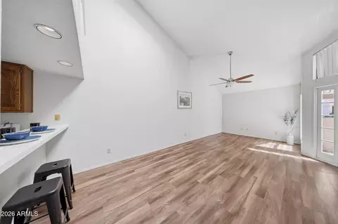 Living - 27 E Betty Elyse Ln, Phoenix, AZ 85022 photo 6 of 7