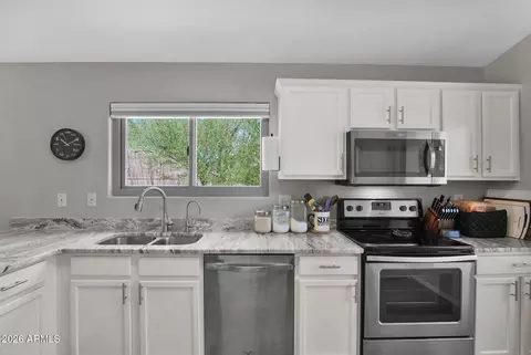 Kitchen - 2258 E Soft Wind Dr, Phoenix, AZ 85024 photo 3 of 5