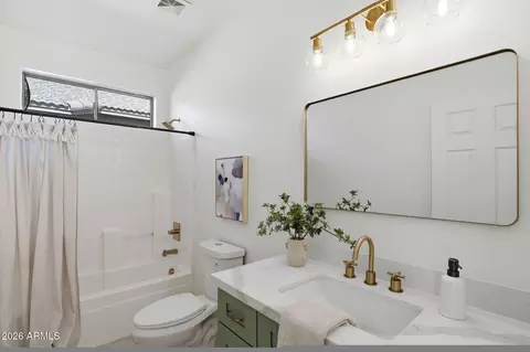 Bath - 1689 E Iris Dr, Chandler, AZ 85286 photo 3 of 3