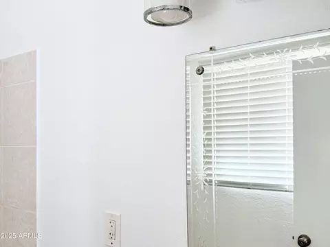 Bath - 7202 N 36th Ave N, Phoenix, AZ 85051 photo 4 of 4