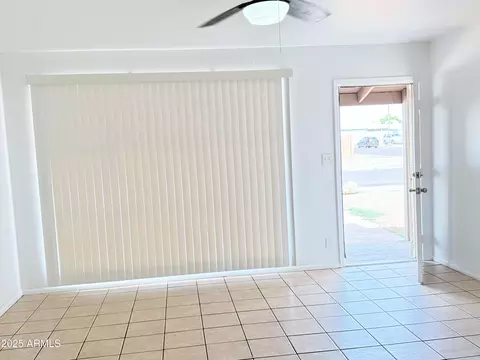 Living - 7202 N 36th Ave N, Phoenix, AZ 85051 photo 2 of 5
