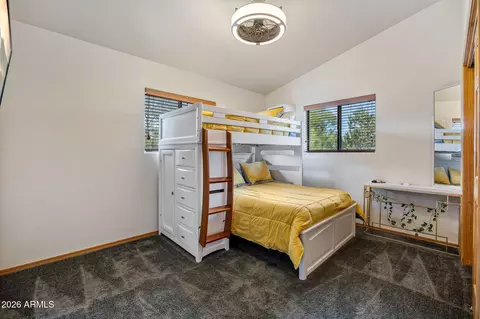 Bedroom - 2231 Fairway Dr, Overgaard, AZ 85933 photo 5 of 6