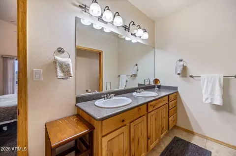 Bath - 2231 Fairway Dr, Overgaard, AZ 85933 photo 2 of 7