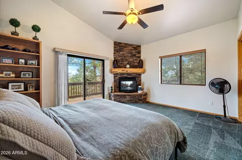 Bedroom - 2231 Fairway Dr, Overgaard, AZ 85933 photo 1 of 6