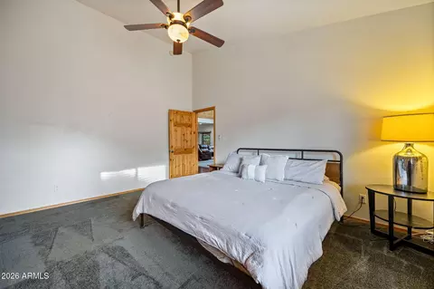 Bedroom - 2231 Fairway Dr, Overgaard, AZ 85933 photo 4 of 6