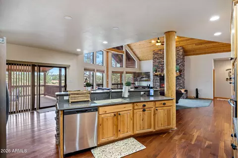 Kitchen - 2231 Fairway Dr, Overgaard, AZ 85933 photo 2 of 3