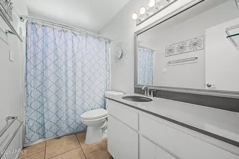 Bath - 1139 E Watson Dr, Tempe, AZ 85283 photo 2 of 3